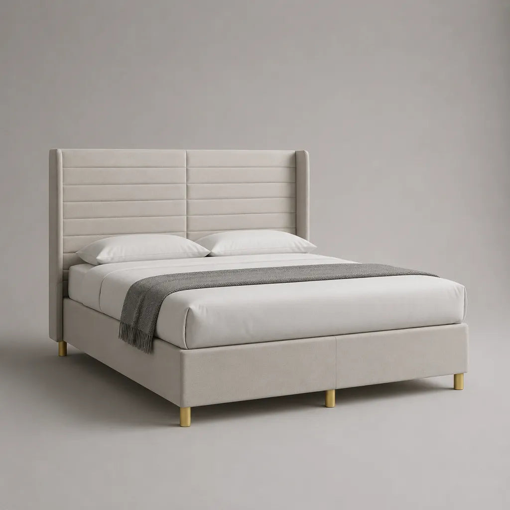 Letto matrimoniale imbottito in tessuto beige e metallo color ottone, letto 160 × 200 cm, dimensioni 174 × 215 × 130 cm, con testa da letto e letto con latte