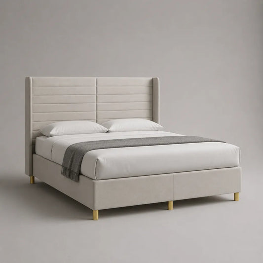 Letto matrimoniale imbottito in tessuto beige e metallo color ottone, letto 160 × 200 cm, dimensioni 174 × 215 × 130 cm, con testa da letto e letto con latte